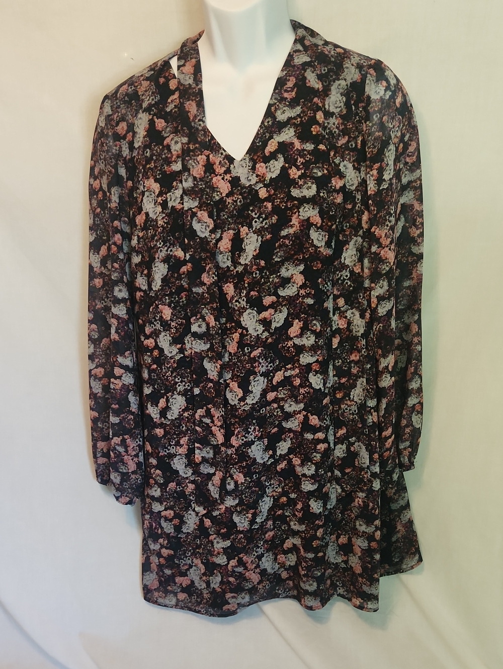 Women's Black Floral V-Neck Long Sleeve Dress